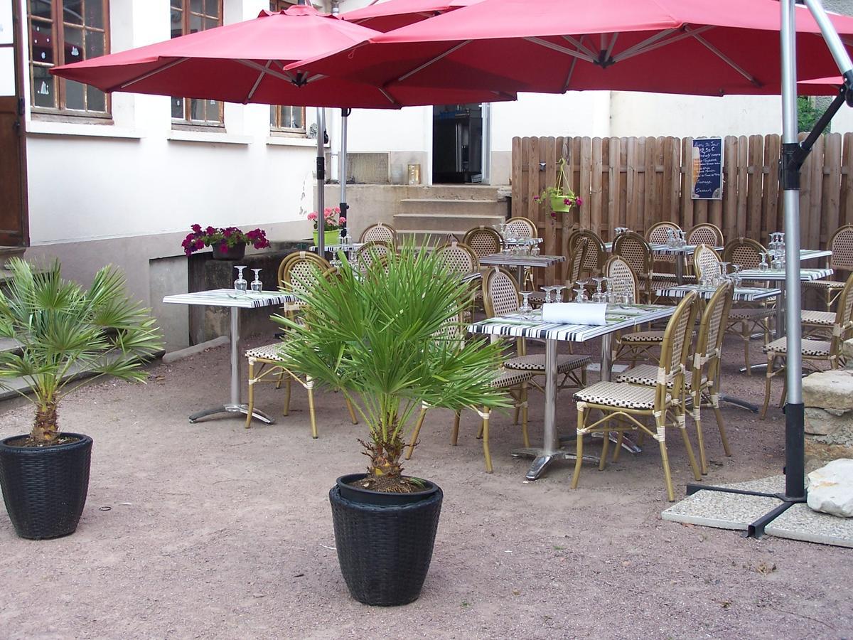 Le Lichou Hotel Vallon-en-Sully Exterior foto